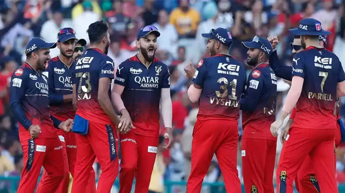 RCB: డిఫరెంట్ గా కనపడుతున్న ఆర్సీబీ RCB: డిఫరెంట్ గా కనపడుతున్న ఆర్సీబీ