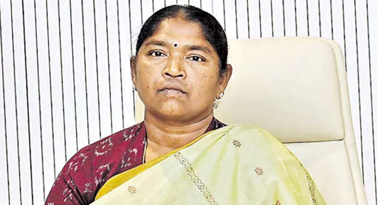 Seethakka : రాజకీయంగా ఎదుర్కోవాలి … కానీ, సామాజిక మధ్యమాల్లో  : మంత్రి  సీతక్క