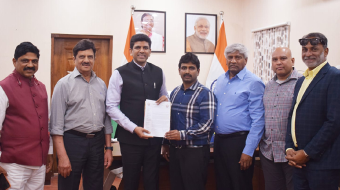 TANA: ఢిల్లీలో తానా నాయకులు..కేంద్రమంత్రులు ఎంపిలతో భేటీ TANA: ఢిల్లీలో తానా నాయకులు..కేంద్రమంత్రులు ఎంపిలతో భేటీ