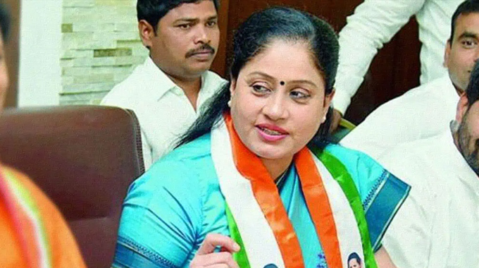 Vijayashanti: బీజేపీ నేతలా మాట్లాడారు.. సీఈసీపై విజయశాంతి ఫైర్