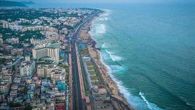 Visakhapatnam: ఏపీ రాజకీయాలకు హాట్ స్పాట్ గా మారుతున్న విశాఖ..