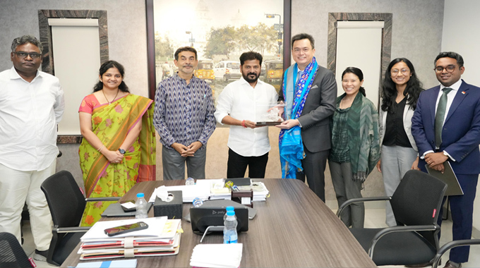 Revanth Reddy: ముఖ్యమంత్రి రేవంత్ రెడ్డి ని కలిసిన చెన్నైలోని సింగపూర్ కాన్సుల్ జనరల్