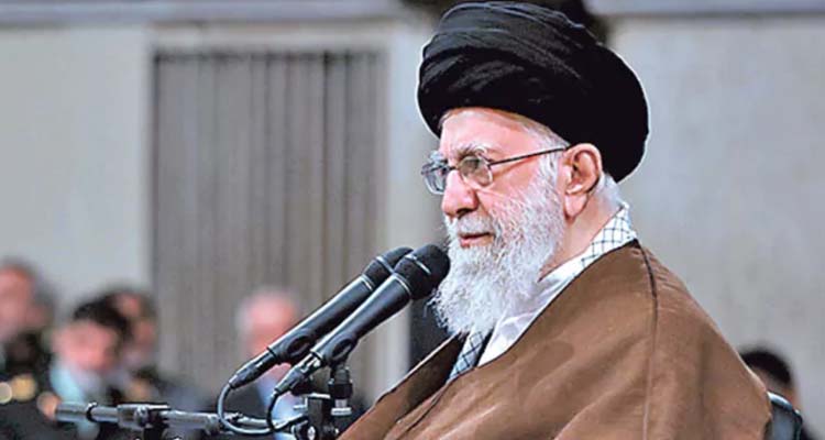 Ayatollah Ali Khamenei : తమ దేశంపై దాడి చేస్తే అమెరికాను తీవ్రంగా దెబ్బతీస్తాం Ayatollah Ali Khamenei : తమ దేశంపై దాడి చేస్తే అమెరికాను తీవ్రంగా దెబ్బతీస్తాం