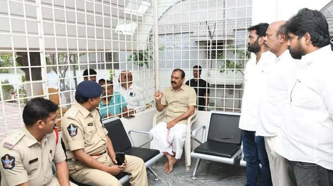 Bhumana Karunakar Reddy: తిరుపతిలో రాజకీయ ఉద్రిక్తత..గోశాల వివాదంలో భూమన హౌస్ అరెస్ట్..