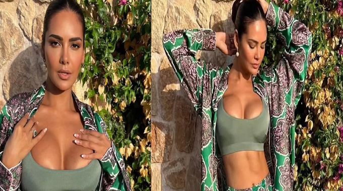 Esha Gupta: ఎద అందాలతో అదరగొడుతున్న ఇషా గుప్తా Esha Gupta: ఎద అందాలతో అదరగొడుతున్న ఇషా గుప్తా