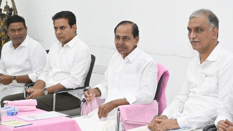 గులాబీ గూటిలో పట్టభద్రుల ‘పోరు’!
