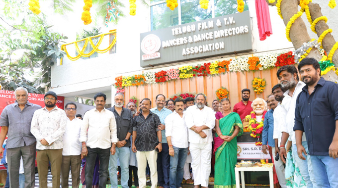 Legendary Choreogroher Statue: ఘనంగా ముక్కురాజ్ మాస్టర్ విగ్రహావిష్కరణ వేడుక Legendary Choreogroher Statue: ఘనంగా ముక్కురాజ్ మాస్టర్ విగ్రహావిష్కరణ వేడుక