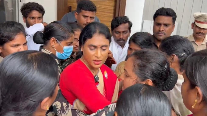 Y.S.Sharmila: మోడీ పర్యటనకు ముందు షర్మిల హౌస్ అరెస్ట్..