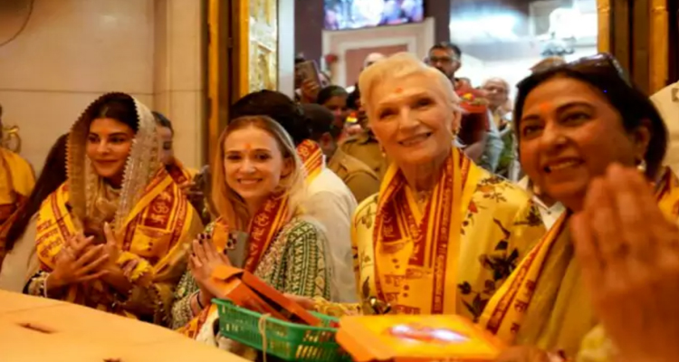 Siddhi Vinayaka Temple  :ముంబయి సిద్ధి వినాయక ఆలయాన్ని దర్శించుకున్న మస్క్‌ తల్లి