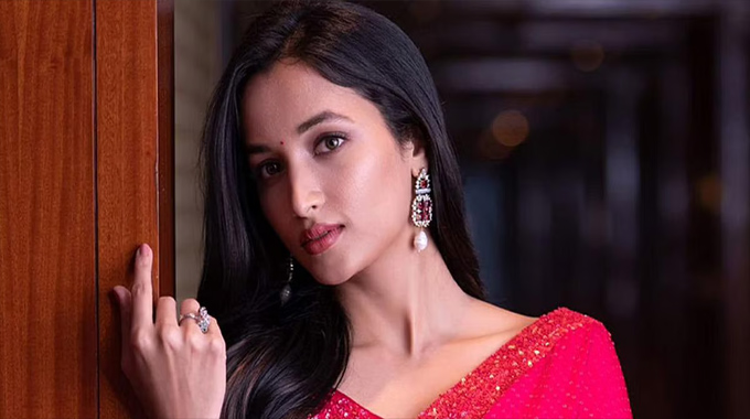 Sreenidhi Shetty: వయొలెన్స్ నన్ను వదలడం లేదు Sreenidhi Shetty: వయొలెన్స్ నన్ను వదలడం లేదు