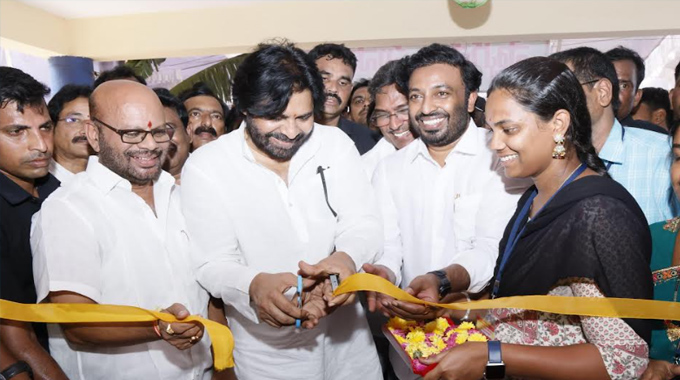 Pawan Kalyan – Varma: పవన్ కల్యాణ్ – వర్మ చెట్టపట్టాల్..! గ్యాప్ తొలగినట్లేనా…!?