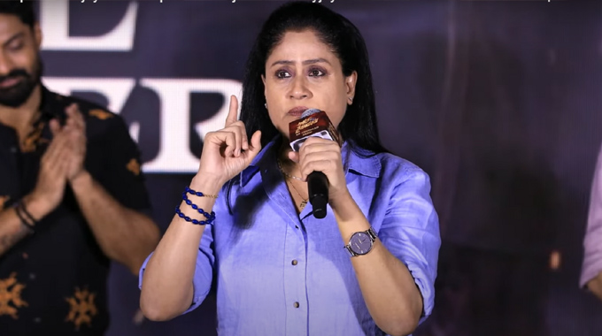 Vijayasanthi: ఆయన్ను చూసే నేర్చుకున్నా Vijayasanthi: ఆయన్ను చూసే నేర్చుకున్నా