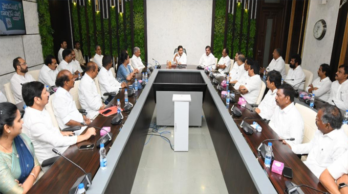 YS Jagan: రాష్ట్రంలో దుష్ట సాంప్రదాయాలకు తెర.. జగన్ సంచలన ఆరోపణలు..!