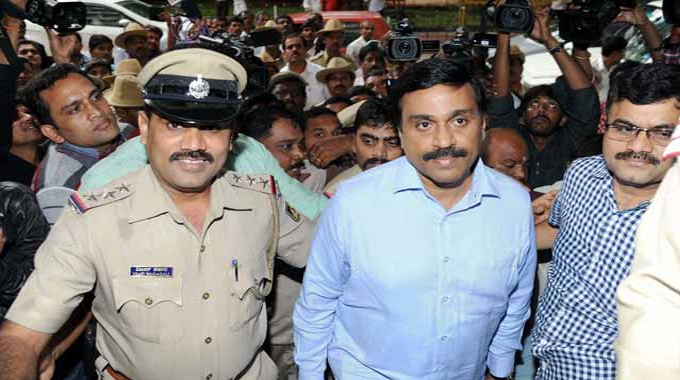 OMC Case: ఓబుళాపురం మైనింగ్ కేసు: గాలి జనార్దన్ రెడ్డికి ఏడేళ్ల జైలు శిక్ష