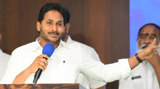 Jagan: కార్యకర్తలలో తగ్గుతున్న నమ్మకం – వైసీపీకి సవాలుగా మారుతున్న పాస్ సిస్టమ్..