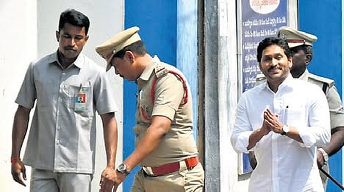 Jagan: అరెస్ట్ ఊహాగానాల మధ్య జగన్ లేటెస్ట్ స్ట్రాటజీ..