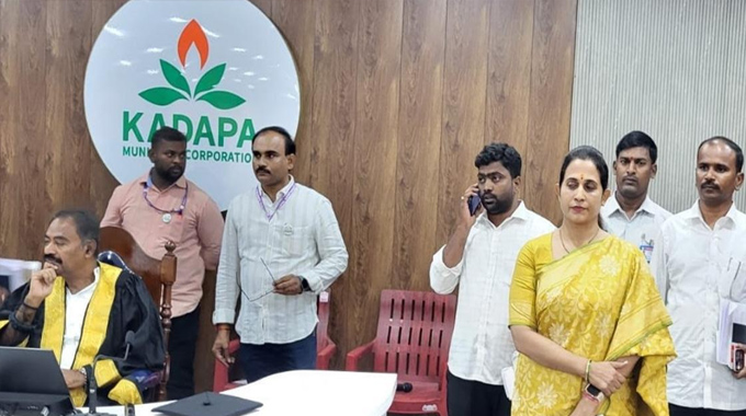 Kadapa Mayor: వైసీపీకి మరో షాక్: కడప మేయర్ సురేష్ బాబుపై వేటు