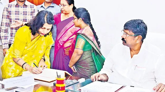 Kavali Greeshma:  ఎమ్మెల్సీగా కావలి గ్రీష్మ ప్రమాణస్వీకారం