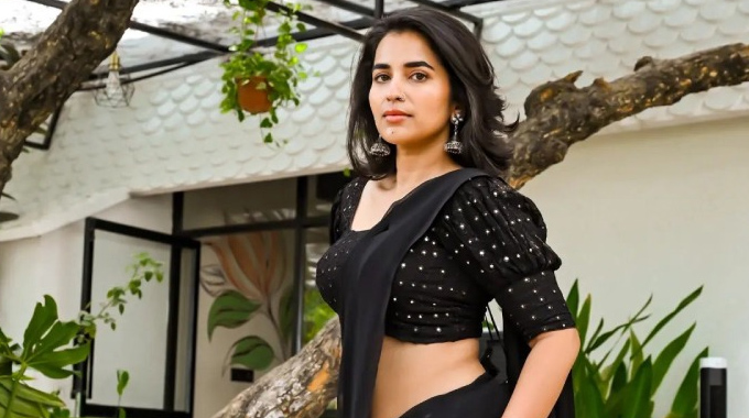 Komali Prasad: ఇండస్ట్రీలోకి రావడం అందుకే లేటైంది Komali Prasad: ఇండస్ట్రీలోకి రావడం అందుకే లేటైంది