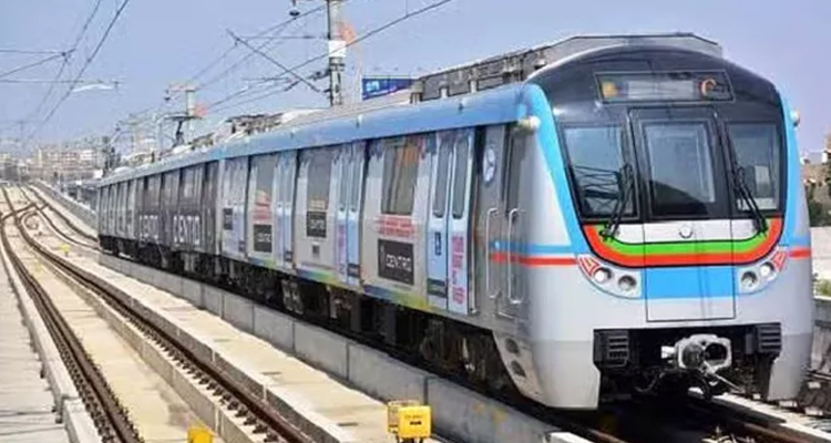 Hyderabad Metro : హైదరాబాద్‌ రైలు మెట్రో యాజమాన్యం..  కీలక నిర్ణయం