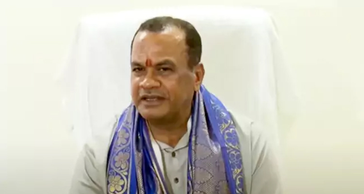 Komatireddy : బీఆర్‌ఎస్‌లో చీలక ఏమీ లేదు.. ఇదంతా ఓ డ్రామా : కోమటిరెడ్డి