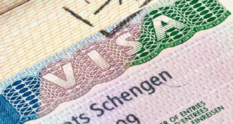 Schengen Visa : భారతీయులకు షెంజెన్ వీసాల దెబ్బ Schengen Visa : భారతీయులకు షెంజెన్ వీసాల దెబ్బ