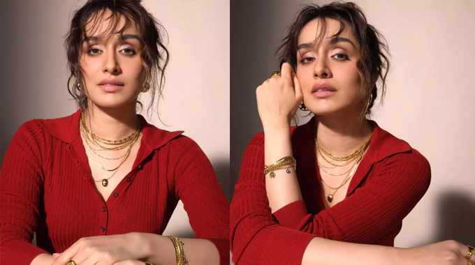 Shraddha Kapoor: మెరూన్ టీ షర్టుతో శ్రద్ధ స్టన్నింగ్ పోజులు Shraddha Kapoor: మెరూన్ టీ షర్టుతో శ్రద్ధ స్టన్నింగ్ పోజులు