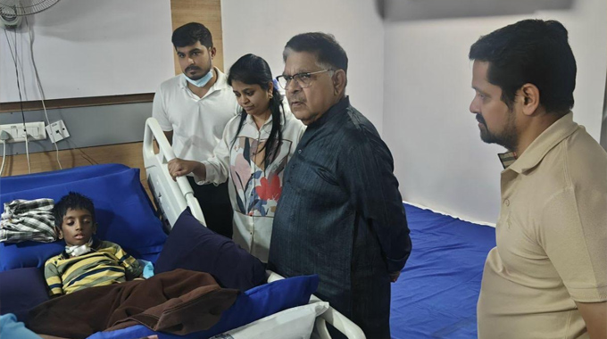 Sri Tej: శ్రీతేజ్ను పరామర్శించి, అతని యోగక్షేమాలను తెలుసుకున్న అల్లు అరవింద్, బన్నీ వాసు Sri Tej: శ్రీతేజ్ను పరామర్శించి, అతని యోగక్షేమాలను తెలుసుకున్న అల్లు అరవింద్, బన్నీ వాసు