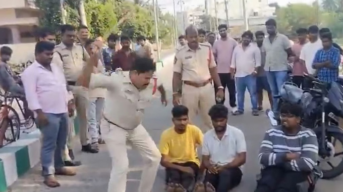 Police Treatment: రౌడీలకు రోడ్డుపై శిక్ష: న్యాయమా, అన్యాయమా?