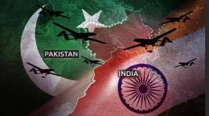 Indo – Pak War: డ్రోన్లు, మిసైళ్లతో తెగబడుతున్న పాక్.. గట్టిగా బుద్ధి చెప్పిన భారత్..!!