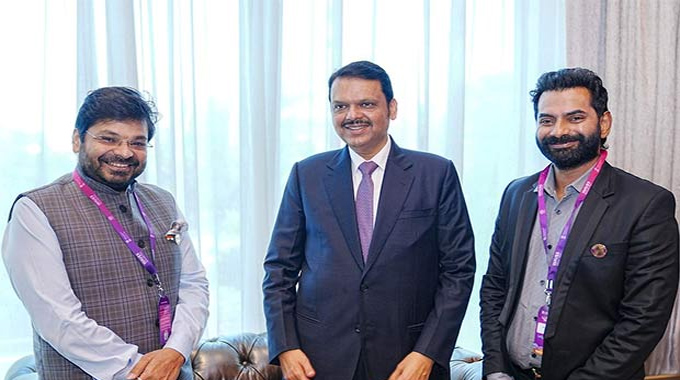 WAVES 2025: ‘వేవ్స్ 2025’ లో వరల్డ్స్ బిగ్గెస్ట్ సినిమా స్క్రీన్ ప్రాజెక్ట్ ను అనౌన్స్ చేసిన అభిషేక్ అగర్వాల్, విక్రమ్ రెడ్డి WAVES 2025: ‘వేవ్స్ 2025’ లో వరల్డ్స్ బిగ్గెస్ట్ సినిమా స్క్రీన్ ప్రాజెక్ట్ ను అనౌన్స్ చేసిన అభిషేక్ అగర్వాల్, విక్రమ్ రెడ్డి