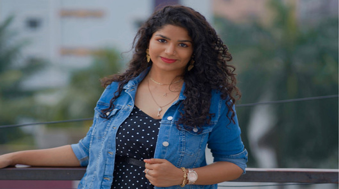 Aditi: హీరోయిన్ గా మారుతున్న బాల‌య్య పాట సింగ‌ర్