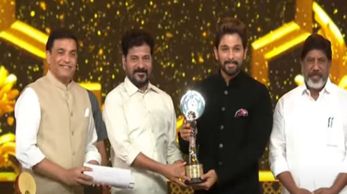 TGFA: సీఎం రేవంత్ రెడ్డి చేతులమీదుగా ఉత్తమ నటుడి పురస్కారం అందుకున్న అల్లు అర్జున్