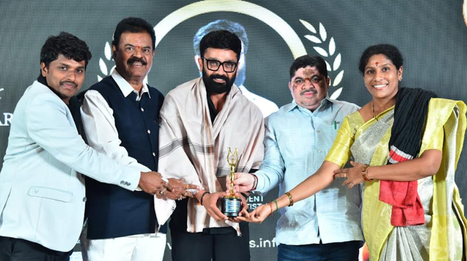 IEA: సినీ, రాజకీయ ప్రముఖుల సమక్షంలో ఘనంగా విజన్ స్టూడియోస్ ఐకాన్స్ ఆఫ్ ఎక్సలెన్స్ అవార్డ్స్ 2025