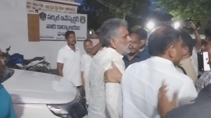 Chevireddy Bhaskar Reddy: లిక్కర్ స్కాం విచారణకు ముందే గుండెనొప్పి డ్రామా? చెవిరెడ్డిపై అనుమానాలు..