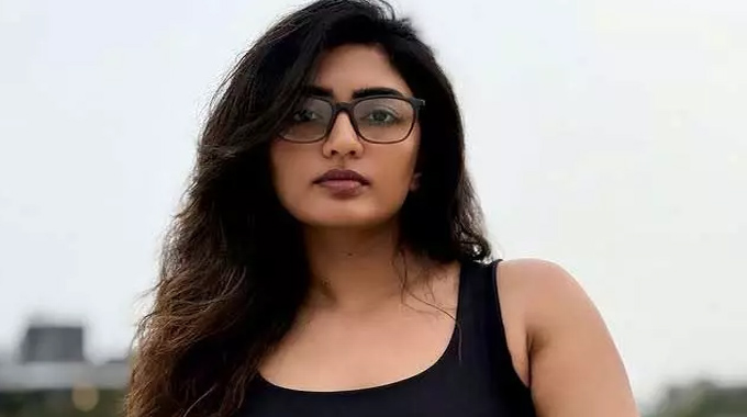 Eesha Rebba: స్లీవ్‌లెస్ టాప్ లో ఈషా కాన్ఫిడెంట్ లుక్స్