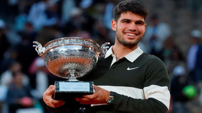 Paris: స్బెయిన్ బుల్ అల్కరాస్ దే ఫ్రెంచ్ ఓపెన్ 2025 ట్రోఫీ Paris: స్బెయిన్ బుల్ అల్కరాస్ దే ఫ్రెంచ్ ఓపెన్ 2025 ట్రోఫీ