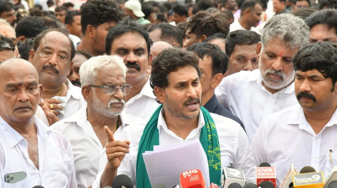 YS Jagan: ఎగిసిన కెరటంలా జగన్..! ఏడాదిలోనే ఫుల్ యాక్టివ్..!!