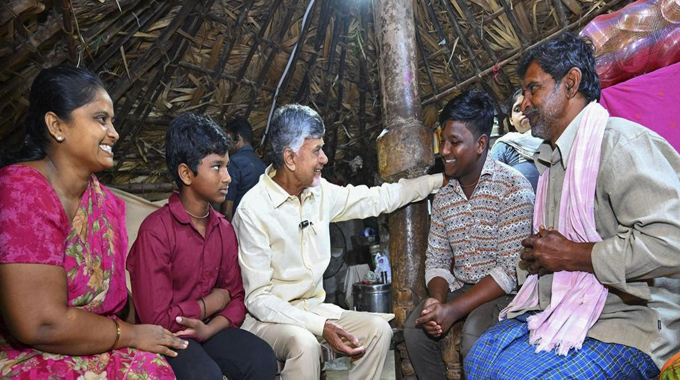 Chandrababu: ఇంటింటి ప్రచారంతో ప్రజల్లోకి చంద్రబాబు.. కుప్పం నుంచి ఇంటింటి ప్రచారం షురూ