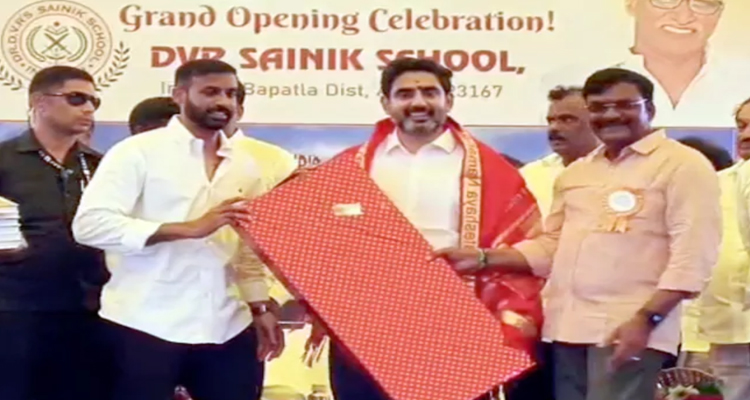 Nara Lokesh : రాజకీయాల్లో మార్పు రావాలంటే.. యువత రాజకీయాల్లోకి : మంత్రి లోకేశ్‌