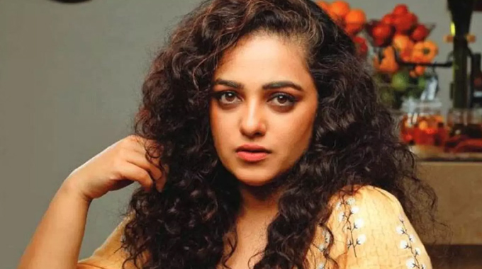 Nithya Menon: అలా చేయ‌డానికి హీరోయిన్లు ఆట బొమ్మ‌లా?