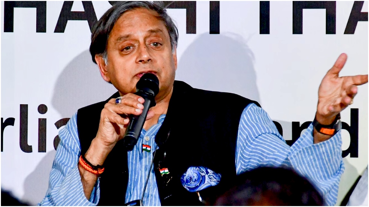 Shashi Tharoor: ఉగ్రవాదాన్ని ప్రోత్సహిస్తే ప్రమోషన్లు.. లేదంటే బేడీలు Shashi Tharoor: ఉగ్రవాదాన్ని ప్రోత్సహిస్తే ప్రమోషన్లు.. లేదంటే బేడీలు