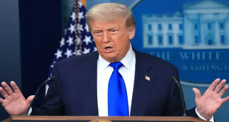 Donald Trump: భారతీయులపై ట్రంప్ కఠిన వైఖరి, 7 నెలల్లో ఎంతమందిని బహిష్కరించారంటే..?