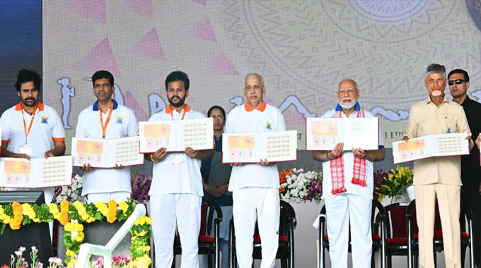Yogandhra: విశాఖ సాగర తీరంలో వైభవంగా యోగాంధ్ర-2025… గిన్నిస్ రికార్డు కైవసం