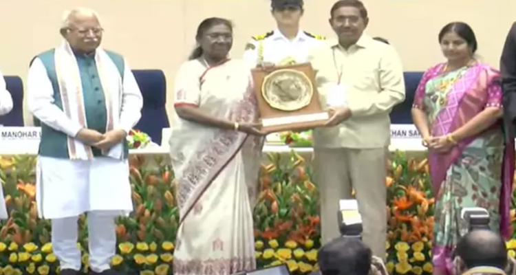 Draupadi Murmu : రాష్ట్రపతి చేతుల మీదుగా అవార్డులు అందుకున్న ఏపీ మంత్రి