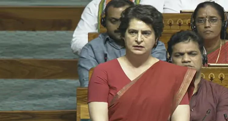 Priyanka Gandhi: నాయకత్వం అంటే క్రెడిట్‌ కాదు.. బాధ్యత కూడా : ప్రియాంక గాంధీ