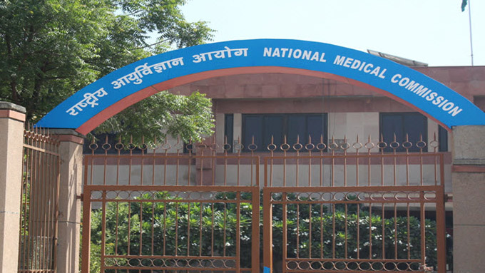 NMC: విదేశాలకు వెళ్లేవారికి ఎన్‌ఎంసీ హెచ్చరిక … ఆ నాలుగు వైద్య వర్సిటీల్లో