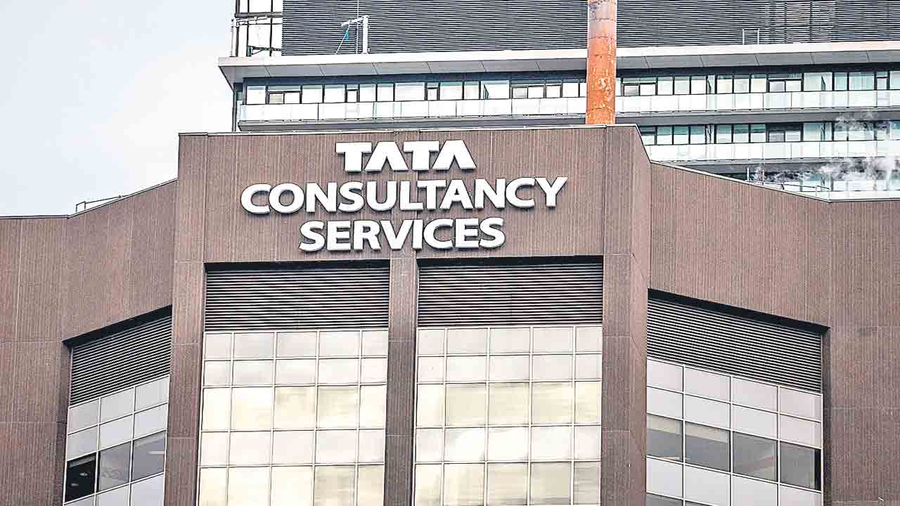 TCS: టీసీఎస్‌లో భారీగా ఉద్యోగాల కోత… సుమారు 12 వేల మంది ఉద్యోగులపై