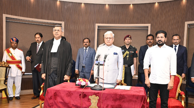 Justice AK Singh: హైకోర్టు సీజేగా జస్టిస్‌ ఏకే సింగ్‌ ప్రమాణ స్వీకారం
