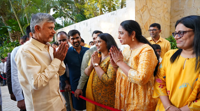 CBN: సింగపూర్ చేరుకున్న ముఖ్యమంత్రి చంద్రబాబు నాయుడు